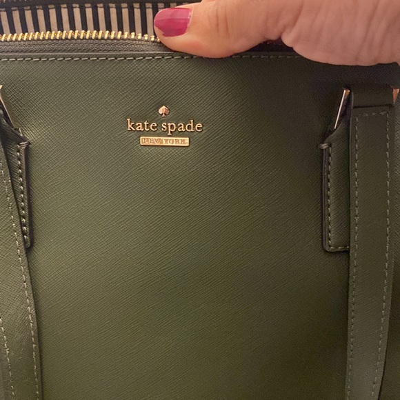 Kate spade tote , rare dark green . Excellent condition with matching wallet. - Picture 2 of 14